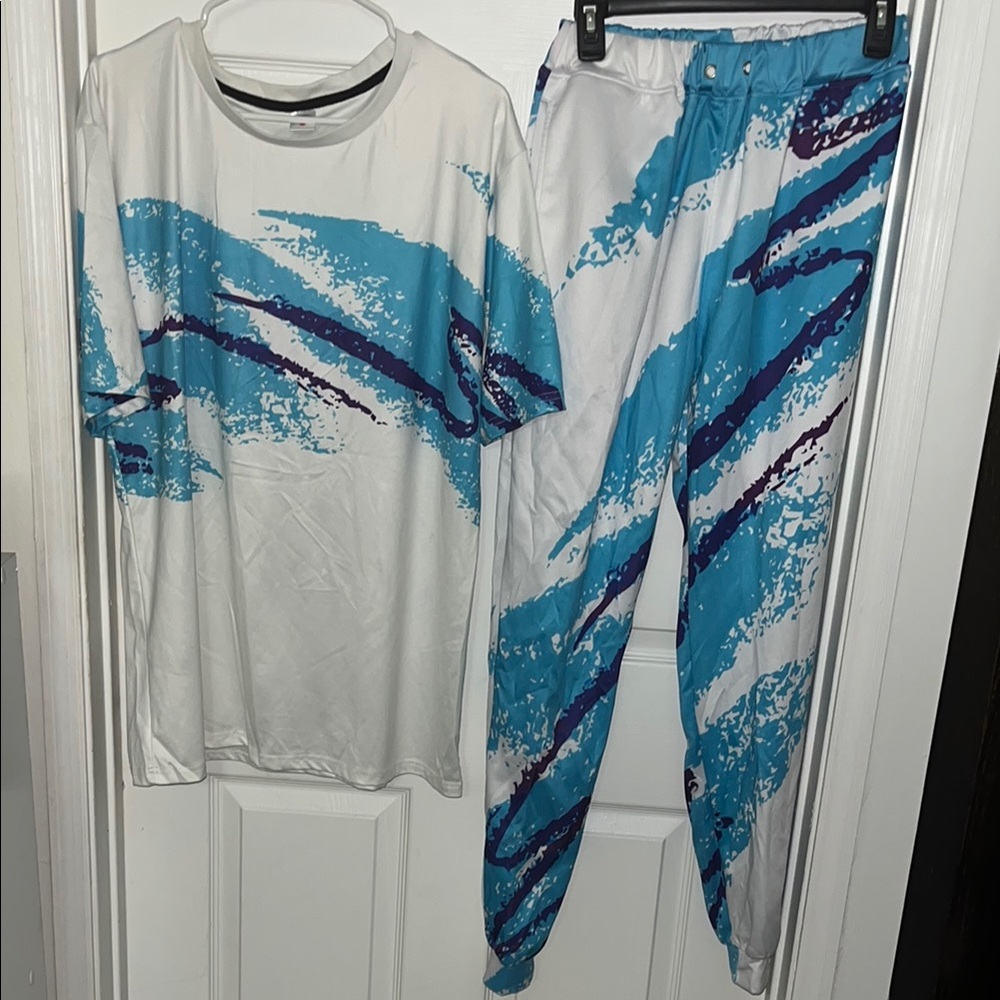 Men’s pants set
Costume